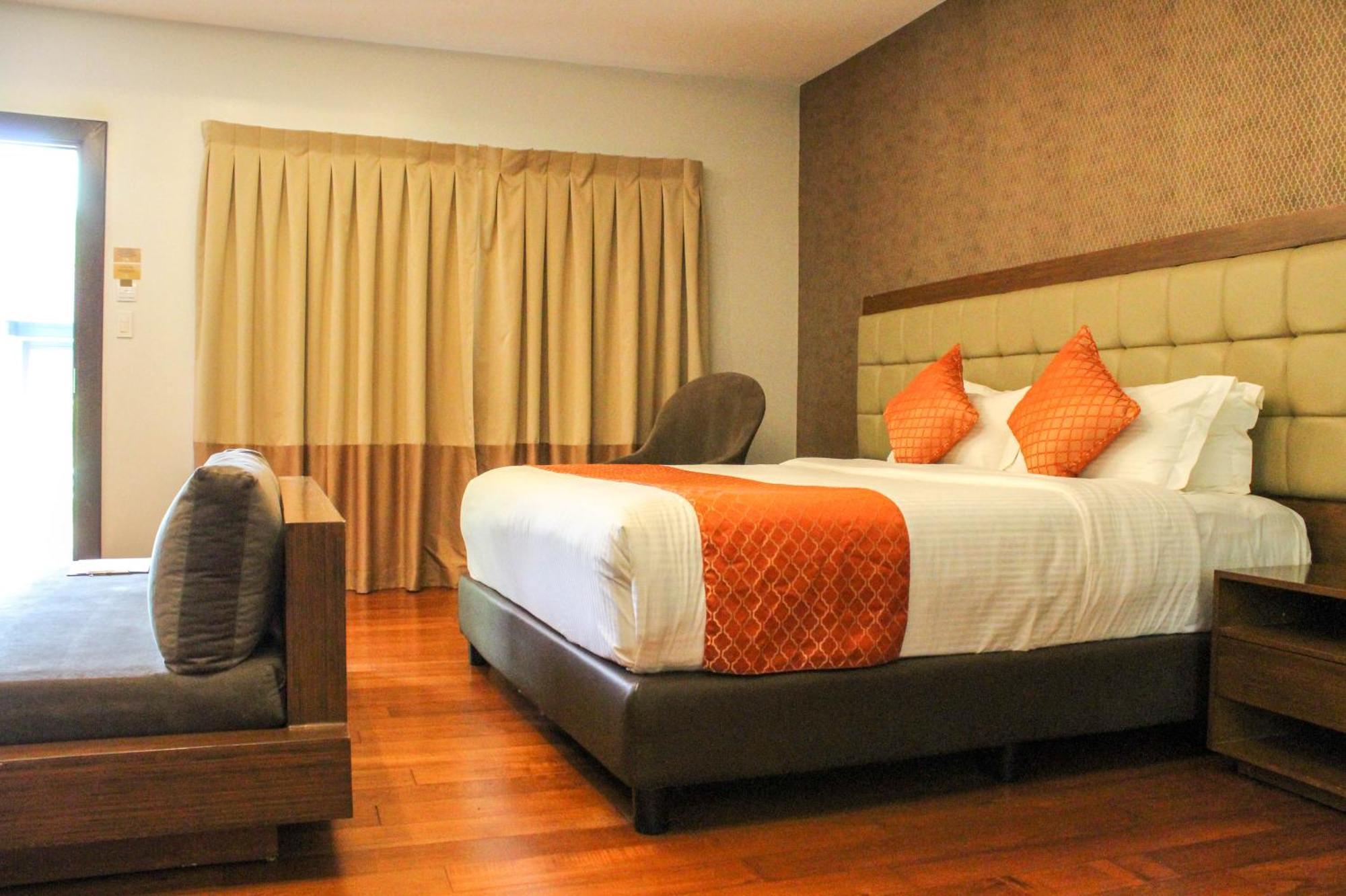 โครอน โซเล การ์เดน รีสอร์ต Hotel โกรอน ภายนอก รูปภาพ