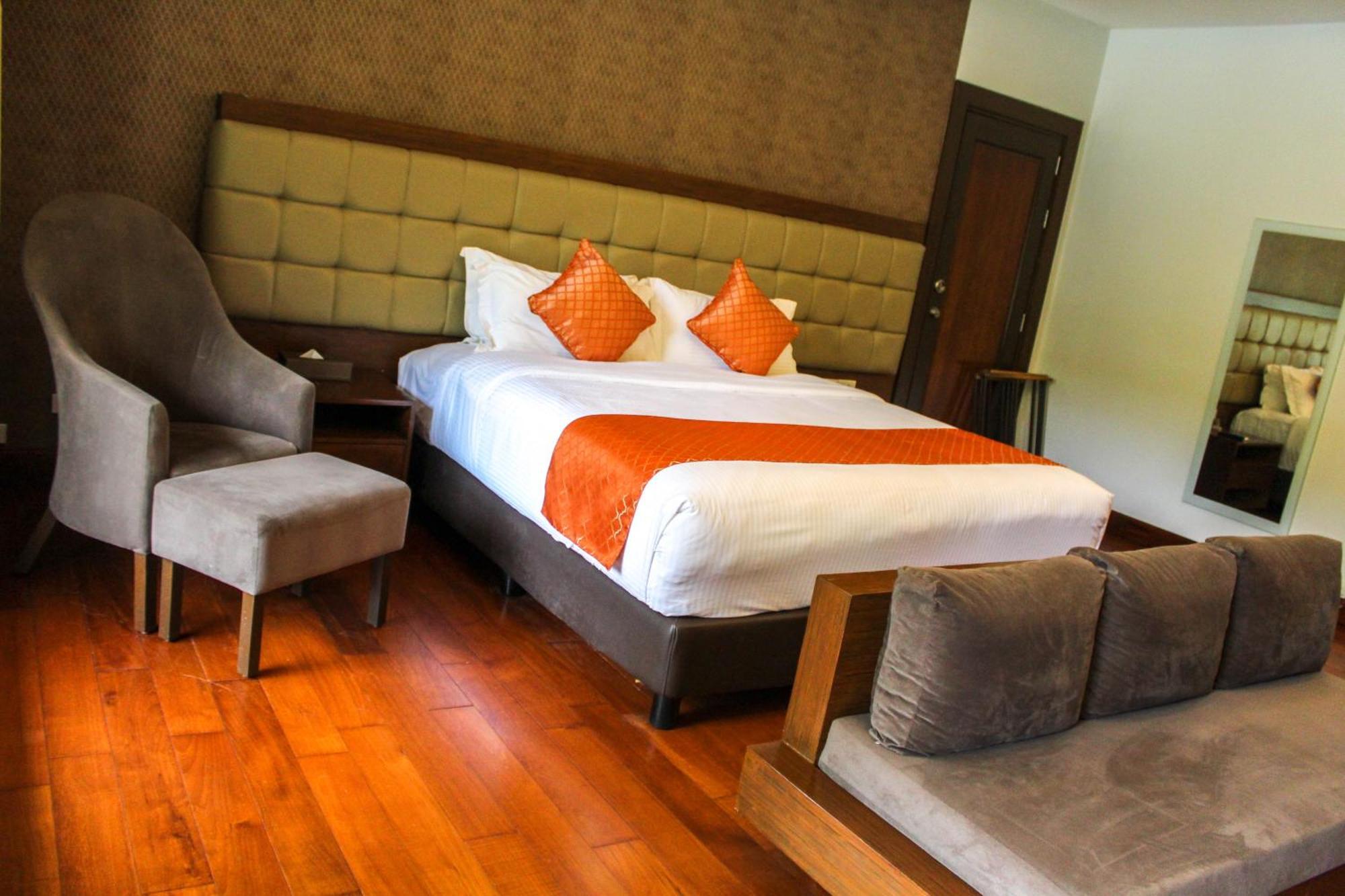 โครอน โซเล การ์เดน รีสอร์ต Hotel โกรอน ภายนอก รูปภาพ